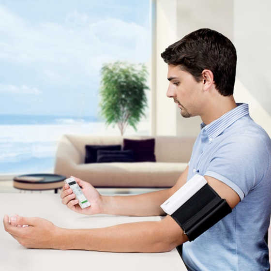   Qardio QardioArm Wireless Blood Pressure Monitor Arctic White  A100