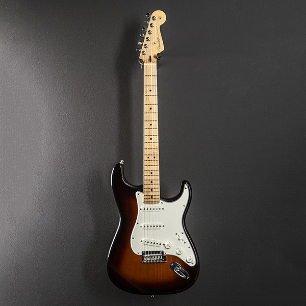  Fender Player Stratocaster 3-Color Sunburst Maple 