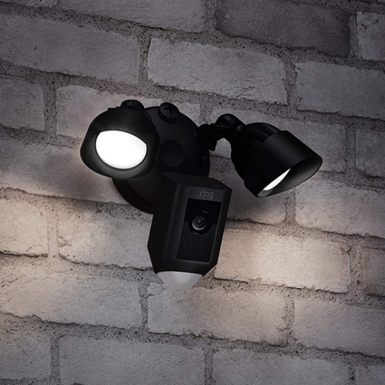 Wi-Fi камера наблюдения с прожекторами Ring Floodlight Cam Black черная 8SF1P7-BEN0