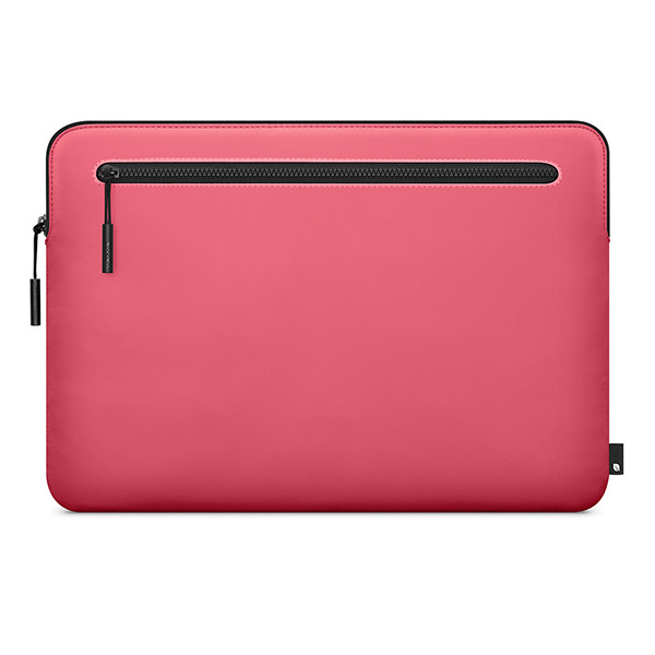 ����� Incase Compact Sleeve in Flight Nylon Red ��� MacBook Pro 15/16" ������� INMB100612-HRD